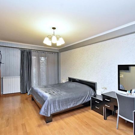 Dos Guest House Ереван Экстерьер фото